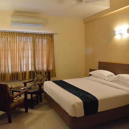 Sri Balaji Hotels Tiruchengodu エクステリア 写真