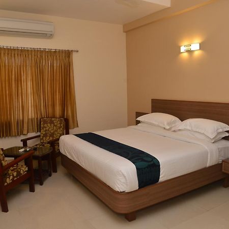 Sri Balaji Hotels Tiruchengodu エクステリア 写真