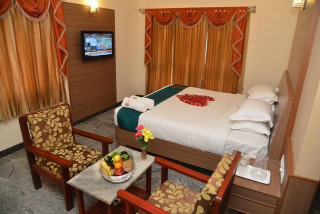 Sri Balaji Hotels Tiruchengodu エクステリア 写真