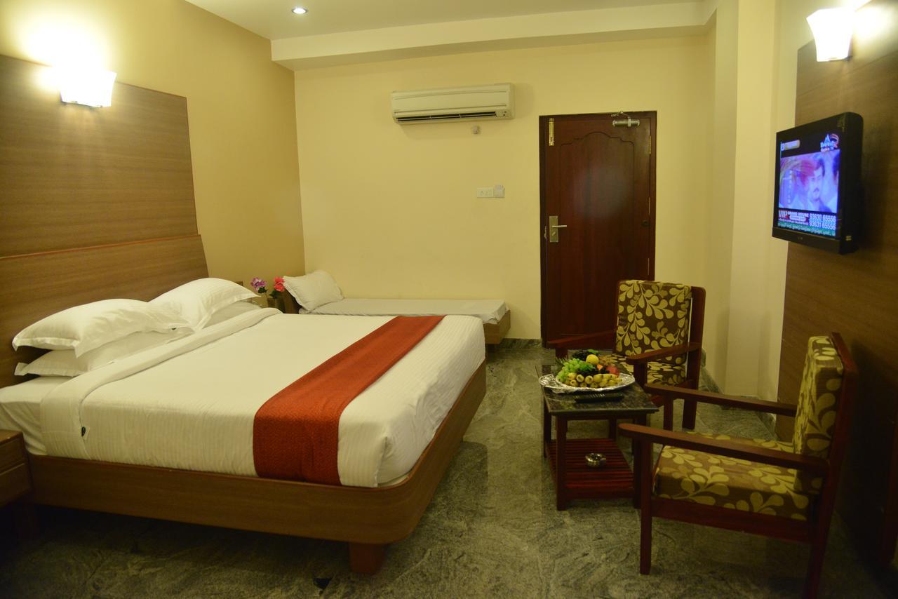 Sri Balaji Hotels Tiruchengodu エクステリア 写真
