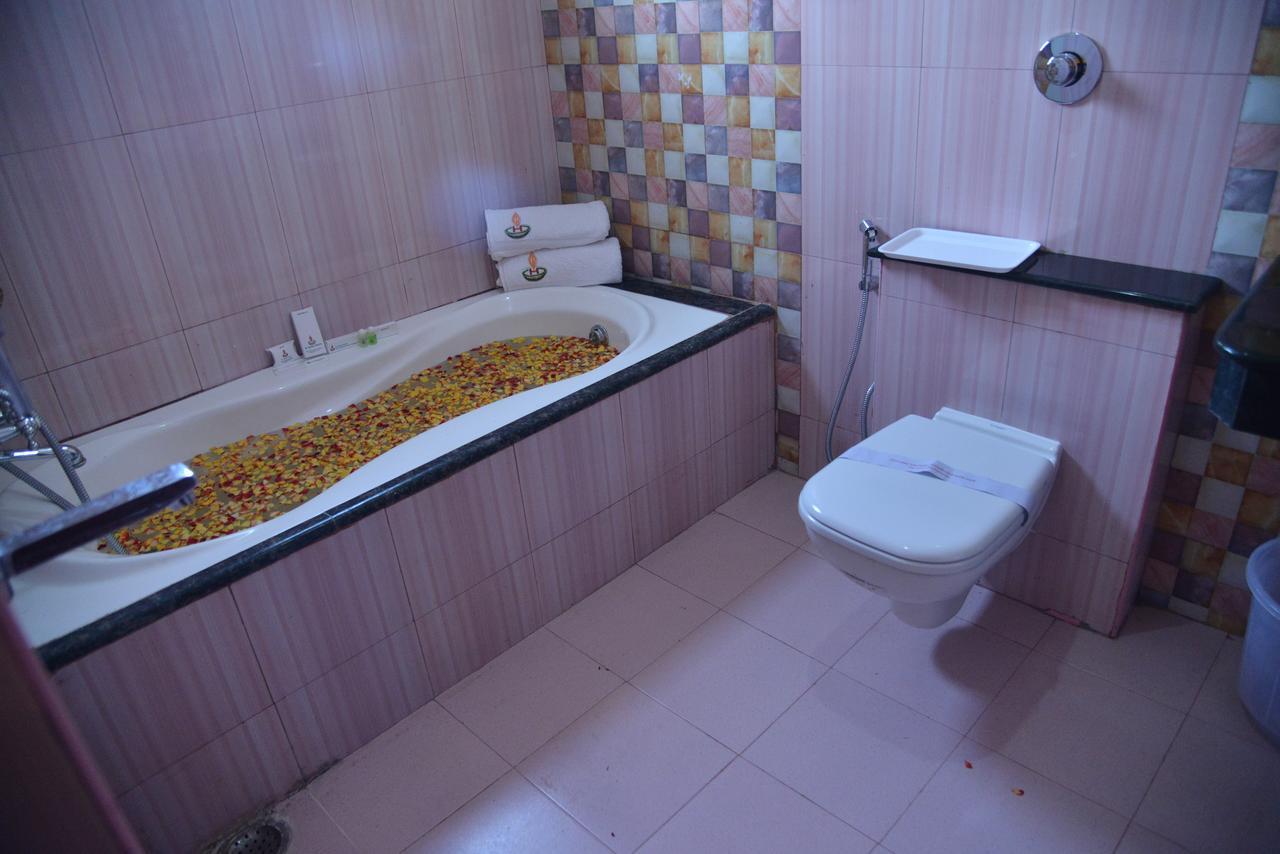 Sri Balaji Hotels Tiruchengodu エクステリア 写真