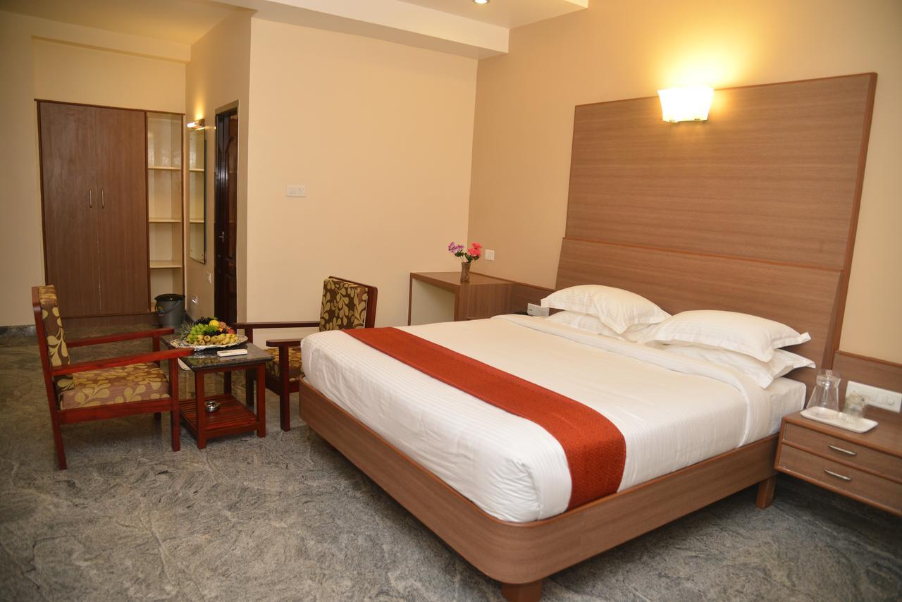Sri Balaji Hotels Tiruchengodu エクステリア 写真