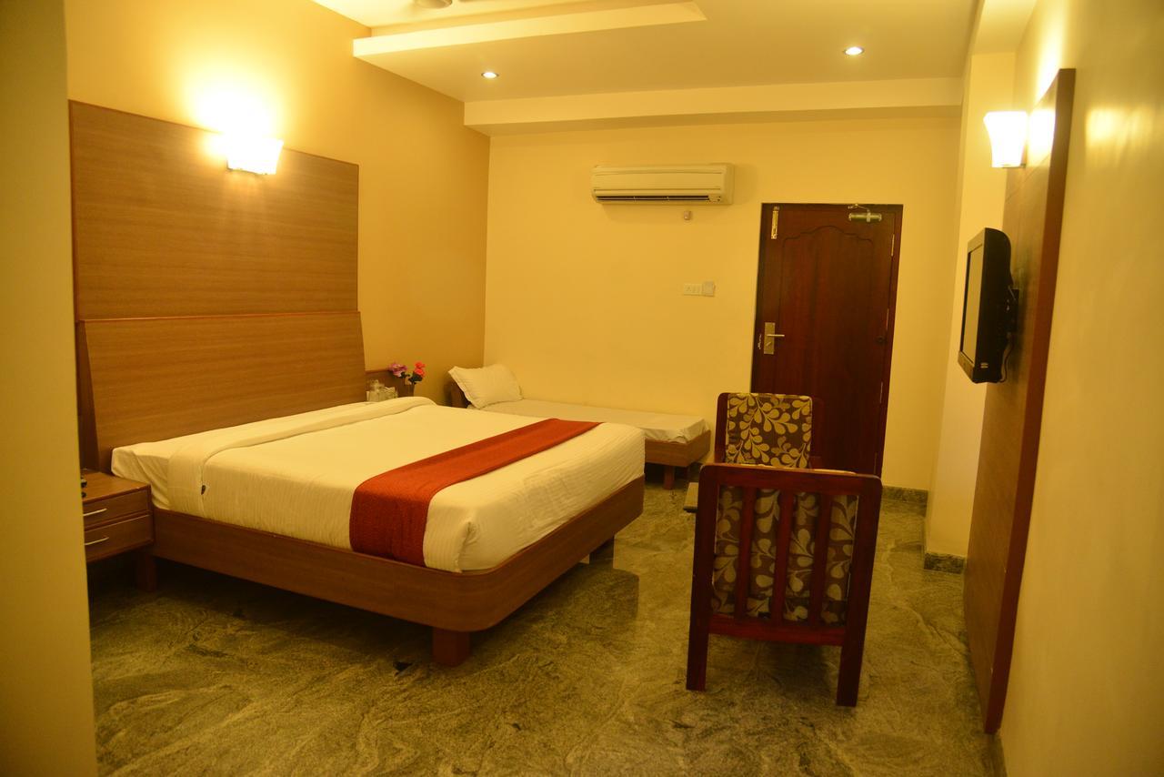 Sri Balaji Hotels Tiruchengodu エクステリア 写真