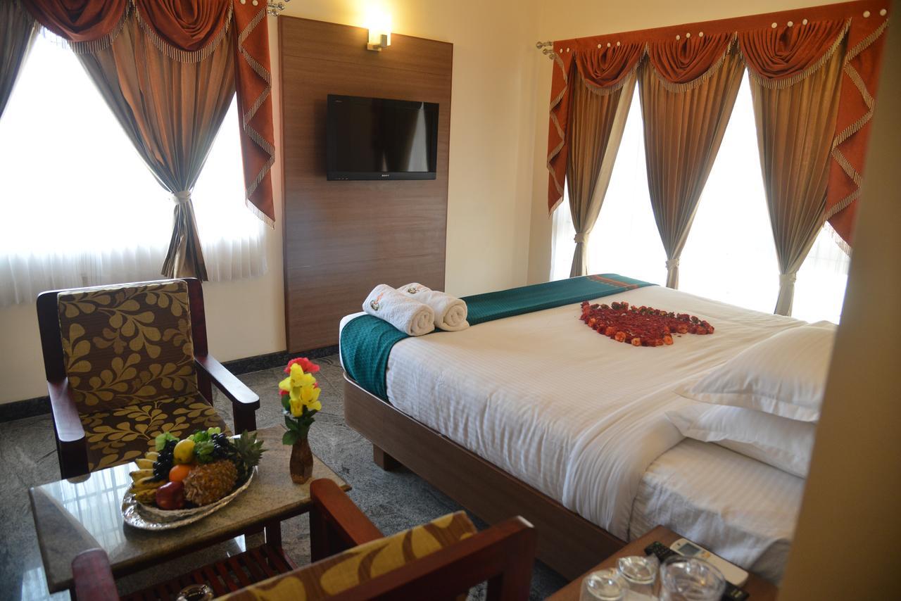 Sri Balaji Hotels Tiruchengodu エクステリア 写真